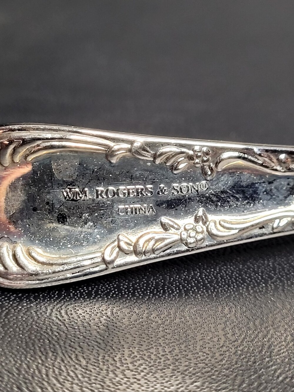 WM Roger And Son Floral Flatware Set - Elegant Silver Finish - Picture 4 of 5